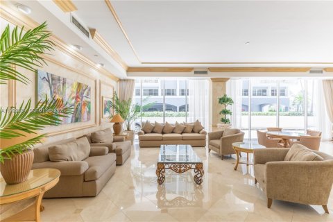 Copropriété à vendre à Surfside, Floride: 2 chambres, 139.35 m2 № 1991741 - photo 28