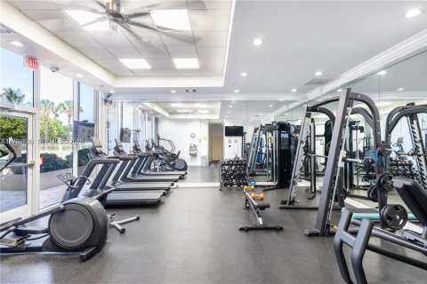 Copropriété à vendre à Surfside, Floride: 2 chambres, 139.35 m2 № 1991741 - photo 17