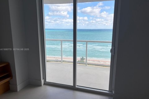 Copropriété à vendre à Surfside, Floride: 2 chambres, 139.35 m2 № 1991741 - photo 4