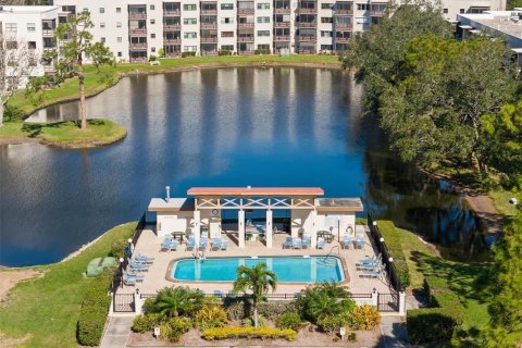 Condominio en venta en Saint Petersburg, Florida, 2 dormitorios, 105.44 m2 № 1534175 - foto 1