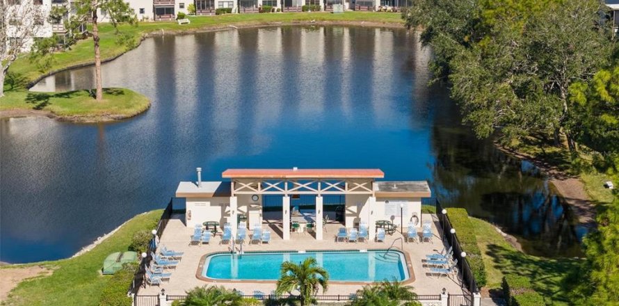 Condominio en Saint Petersburg, Florida, 2 dormitorios  № 1534175