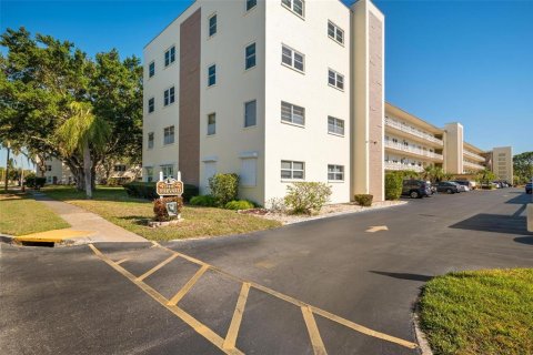 Condominio en venta en Saint Petersburg, Florida, 2 dormitorios, 105.44 m2 № 1534175 - foto 2