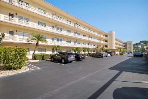 Condominio en venta en Saint Petersburg, Florida, 2 dormitorios, 105.44 m2 № 1534175 - foto 3