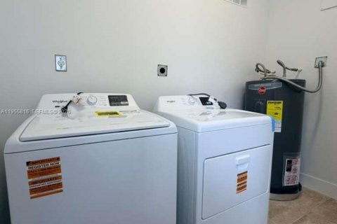 Casa en venta en Lake Park, Florida, 3 dormitorios, 121.14 m2 № 2009762 - foto 26