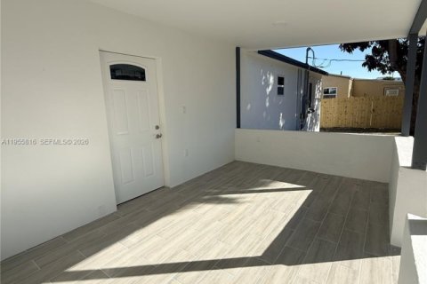 Casa en venta en Lake Park, Florida, 3 dormitorios, 121.14 m2 № 2009762 - foto 23