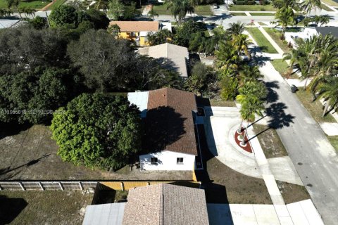 Casa en venta en Lake Park, Florida, 3 dormitorios, 121.14 m2 № 2009762 - foto 2