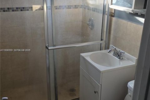 House in Miami, Florida 2 bedrooms, 55.74 sq.m. № 1994243 - photo 8