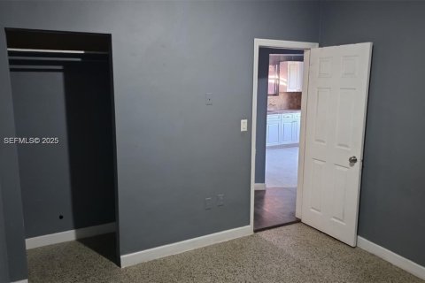 House in Miami, Florida 2 bedrooms, 55.74 sq.m. № 1994243 - photo 7