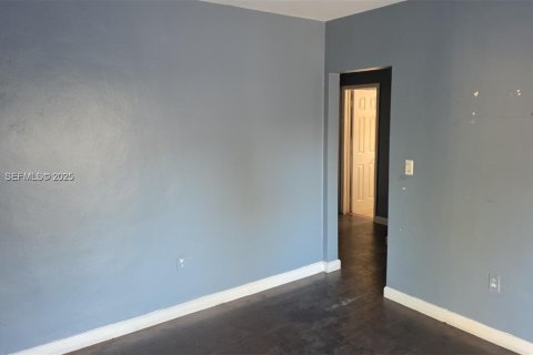 House in Miami, Florida 2 bedrooms, 55.74 sq.m. № 1994243 - photo 12