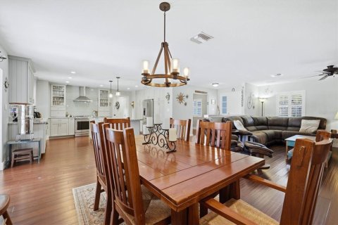 House in Sarasota, Florida 4 bedrooms, 203.83 sq.m. № 2266611 - photo 14