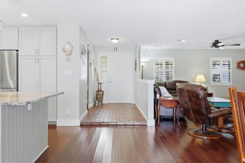 House in Sarasota, Florida 4 bedrooms, 203.83 sq.m. № 2266611 - photo 5