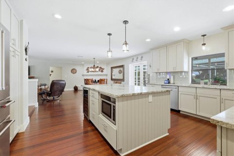 House in Sarasota, Florida 4 bedrooms, 203.83 sq.m. № 2266611 - photo 11