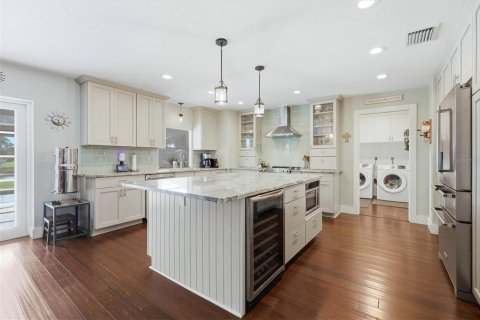 House in Sarasota, Florida 4 bedrooms, 203.83 sq.m. № 2266611 - photo 8
