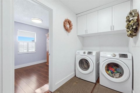 House in Sarasota, Florida 4 bedrooms, 203.83 sq.m. № 2266611 - photo 24