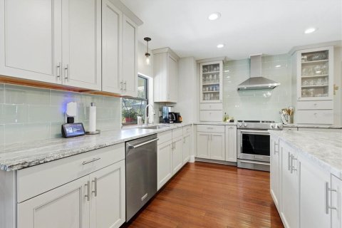 House in Sarasota, Florida 4 bedrooms, 203.83 sq.m. № 2266611 - photo 9