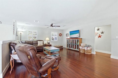 House in Sarasota, Florida 4 bedrooms, 203.83 sq.m. № 2266611 - photo 7