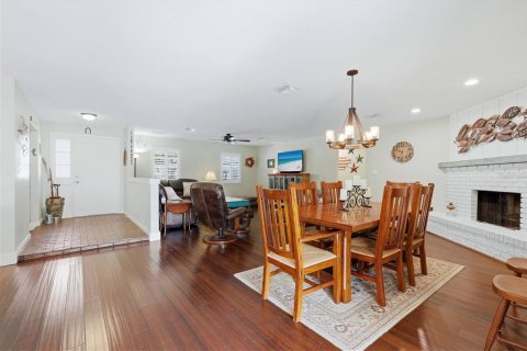 House in Sarasota, Florida 4 bedrooms, 203.83 sq.m. № 2266611 - photo 6