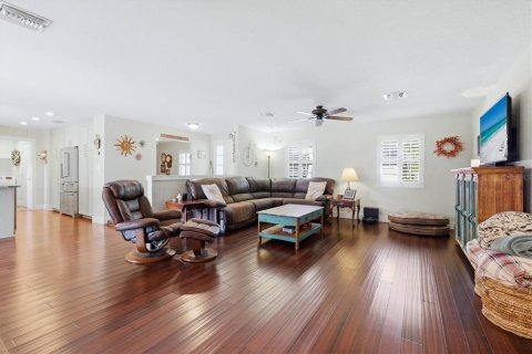 House in Sarasota, Florida 4 bedrooms, 203.83 sq.m. № 2266611 - photo 15