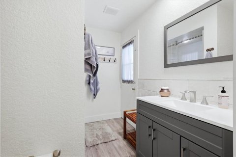 House in Sarasota, Florida 4 bedrooms, 203.83 sq.m. № 2266611 - photo 23