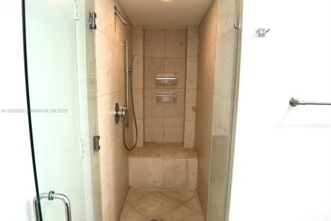 Condo in Miami, Florida, 1 bedroom  № 1888793 - photo 16