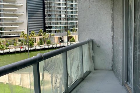 Condo in Miami, Florida, 1 bedroom  № 1888793 - photo 23