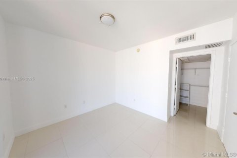 Condo in Miami, Florida, 1 bedroom  № 1888793 - photo 6