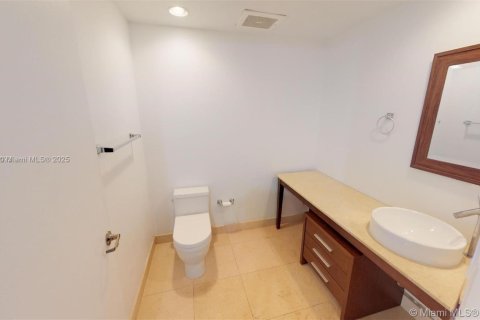 Condo in Miami, Florida, 1 bedroom  № 1888793 - photo 12