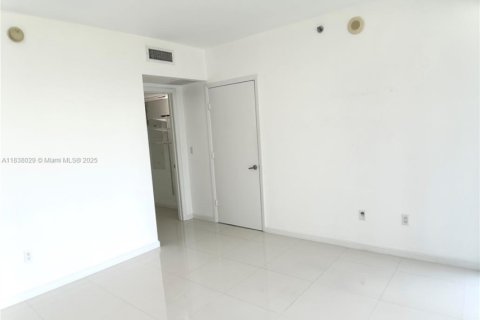 Condo in Miami, Florida, 1 bedroom  № 1888793 - photo 7