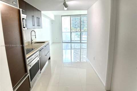 Condo in Miami, Florida, 1 bedroom  № 1888793 - photo 5