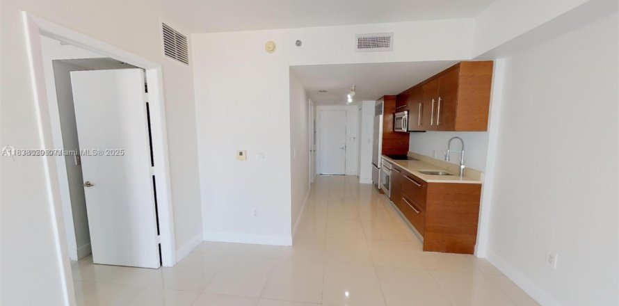 Condo in Miami, Florida, 1 bedroom № 1888793