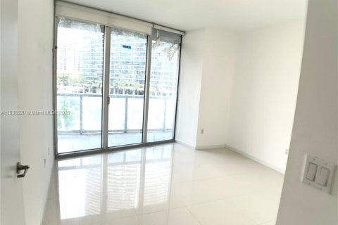 Condo in Miami, Florida, 1 bedroom  № 1888793 - photo 9
