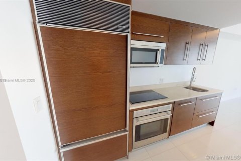 Condo in Miami, Florida, 1 bedroom  № 1888793 - photo 3