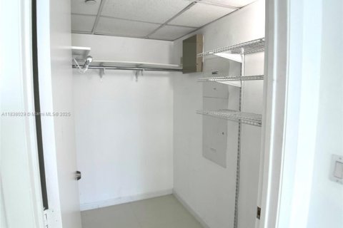 Condo in Miami, Florida, 1 bedroom  № 1888793 - photo 19