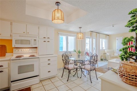 Condo in Panama City Beach, Florida, 2 bedrooms № 2210188 - photo 16