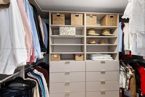 Снять в аренду кондоминиум в Ки-Бискейн, Флорида 4 спальни, 185.8м2, № 1938876 - фото 14
