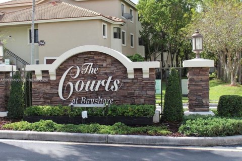 Купить кондоминиум в Катлер-Бей, Флорида 2 спальни, 75.9м2, № 2057459 - фото 6