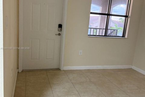 Купить кондоминиум в Катлер-Бей, Флорида 2 спальни, 75.9м2, № 2057459 - фото 13