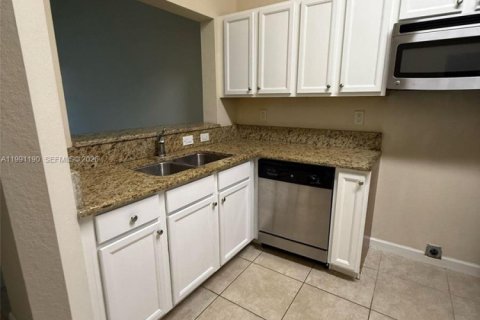 Купить кондоминиум в Катлер-Бей, Флорида 2 спальни, 75.9м2, № 2057459 - фото 9