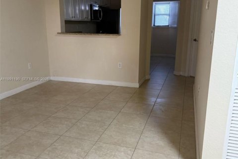 Купить кондоминиум в Катлер-Бей, Флорида 2 спальни, 75.9м2, № 2057459 - фото 11