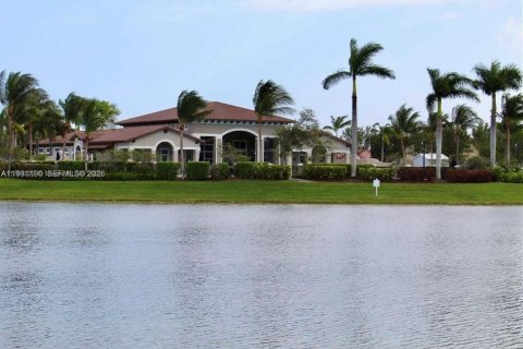 Купить кондоминиум в Катлер-Бей, Флорида 2 спальни, 75.9м2, № 2057459 - фото 4