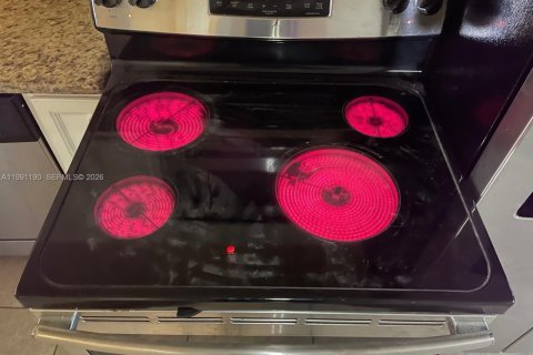 Купить кондоминиум в Катлер-Бей, Флорида 2 спальни, 75.9м2, № 2057459 - фото 19