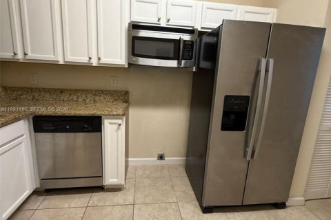 Купить кондоминиум в Катлер-Бей, Флорида 2 спальни, 75.9м2, № 2057459 - фото 10