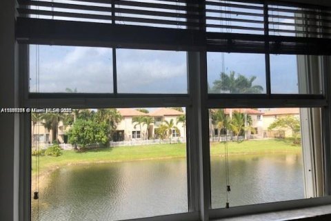 Condo in Doral, Florida, 3 bedrooms  № 1941126 - photo 15