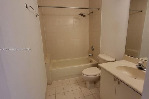 Condo in Doral, Florida, 3 bedrooms  № 1941126 - photo 14