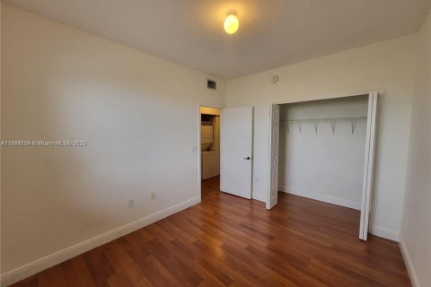 Condo in Doral, Florida, 3 bedrooms  № 1941126 - photo 11