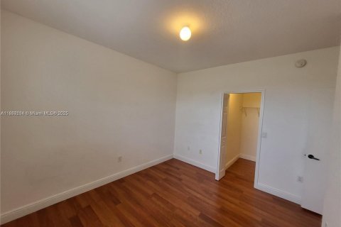 Condo in Doral, Florida, 3 bedrooms  № 1941126 - photo 12