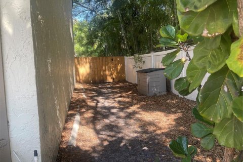 Condo in Tampa, Florida, 2 bedrooms № 2396315 - photo 10