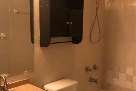 Condo in Tampa, Florida, 2 bedrooms № 2396315 - photo 21