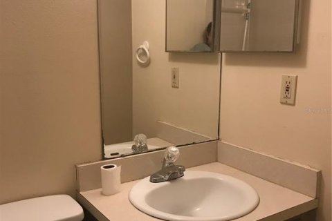 Condo in Tampa, Florida, 2 bedrooms № 2396315 - photo 22