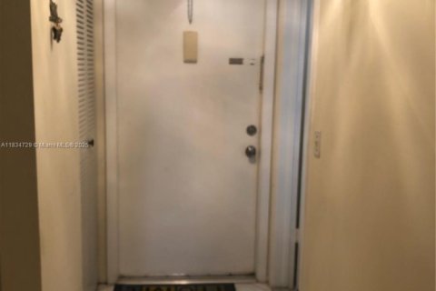 Copropriété à vendre à Lauderdale Lakes, Floride: 1 chambre, 72.74 m2 № 1977927 - photo 2